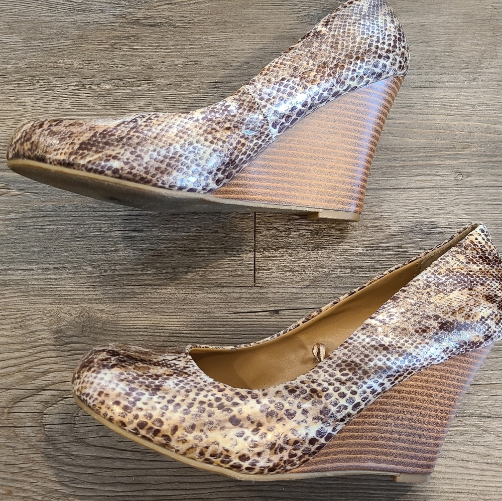 Report Women's shoes 10
